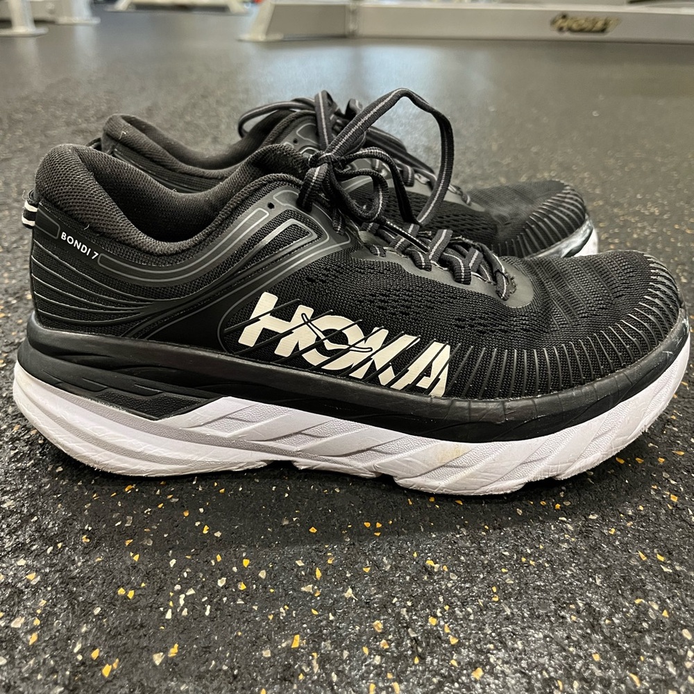 Hoka Women’s  Black Running Shoes
W Bondi 7     Size 8